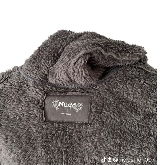 GREY FUR FLUFFY WARM HOODIE VEST FOR KIDS. - Picture 4 of 5